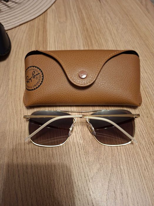 Слънчевите очила Ray-Ban RB3588