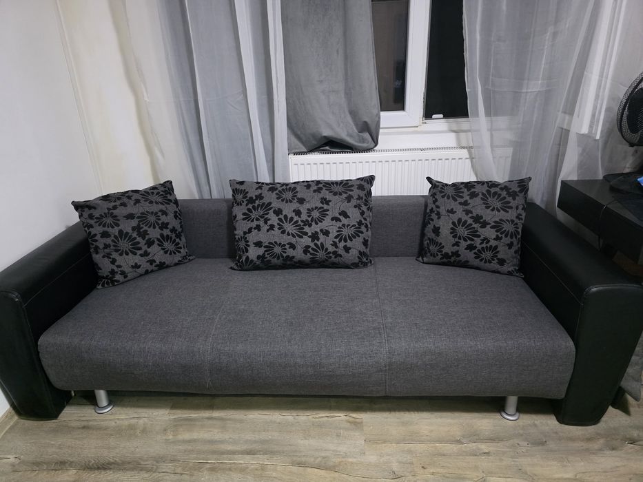 Canapea cu spațiu de depozitare