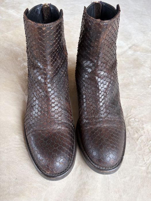 Италиански кожени обувки с питонова кожа.