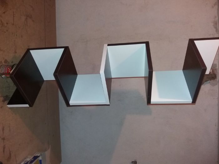 Модерните етажерки за ъгъл