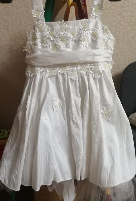 Продам платье красивое для девочки