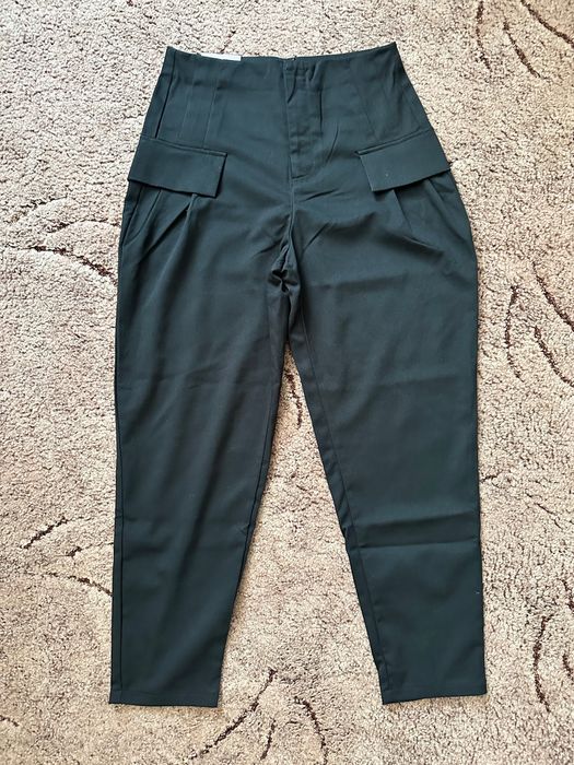 черен панталон с висока талия и басти