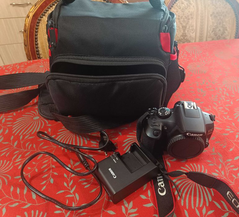 Тяло на Canon EOS 1300D+чанта