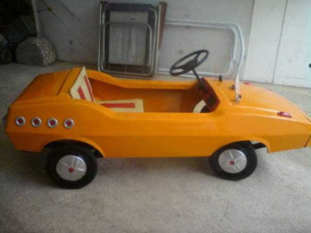 Радуга детска метална количка с педали Ретро не Москвич