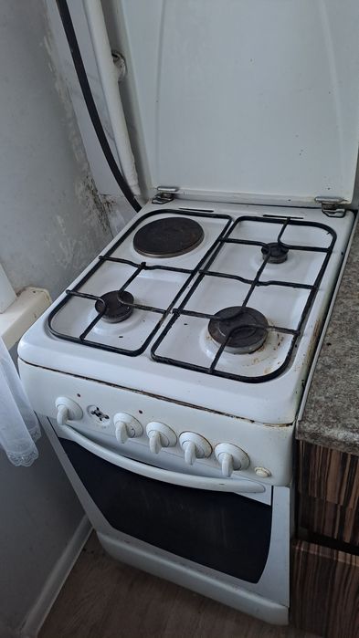 Продам газ плиту
