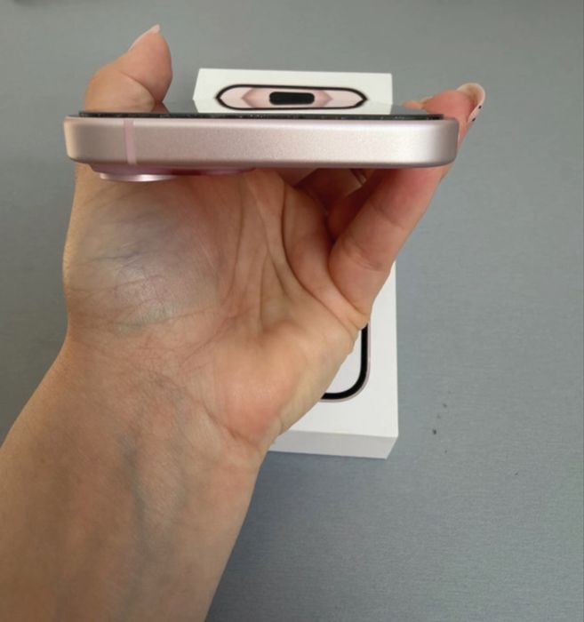 Iphone 15, culoare roz, 128 GB