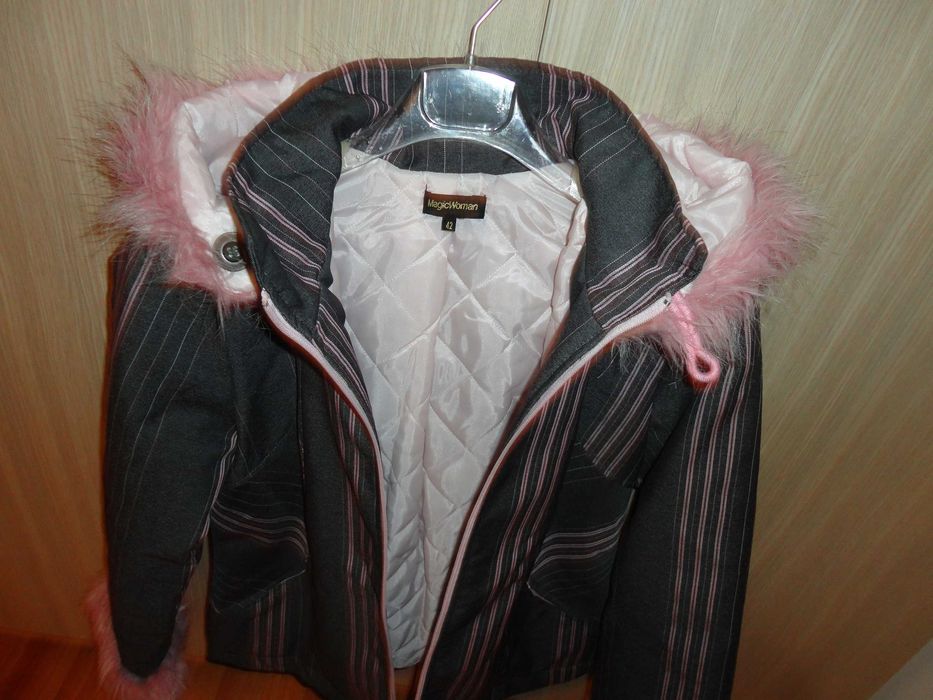 Geaca matlasata cu gluga detasabila marimea 42