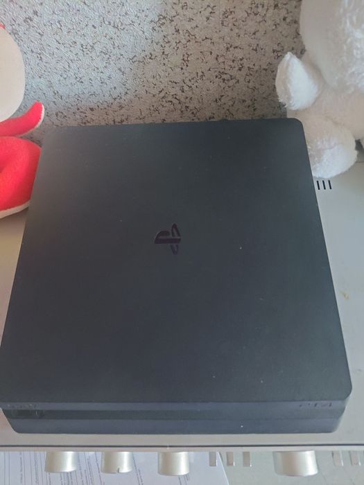 Продам PS4 в отличном состоянии