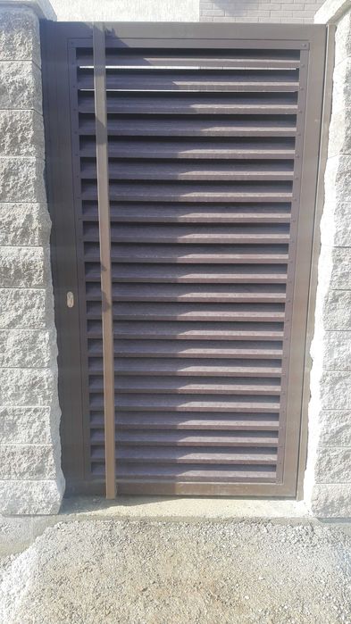 Poarta  cu deschidere la 90 grade,portante sau batante.