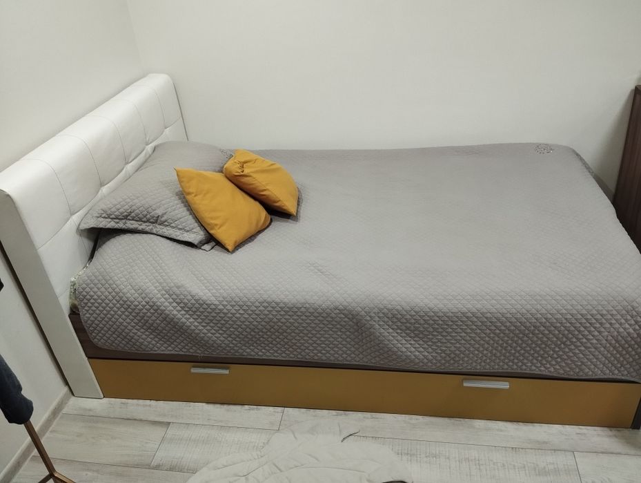 Срочно продам спальный гарнитур