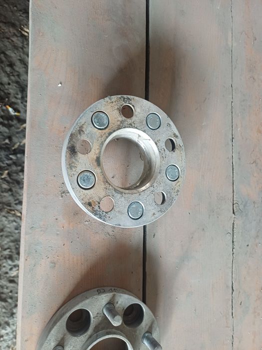 Продам проставки на колеса.  Мерседес.