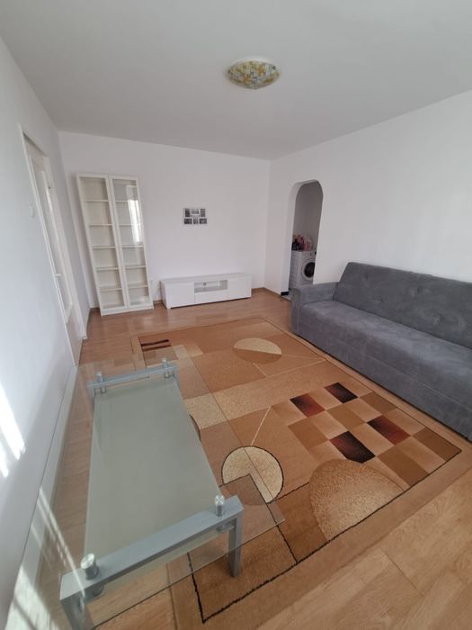 Inchiriez apartament