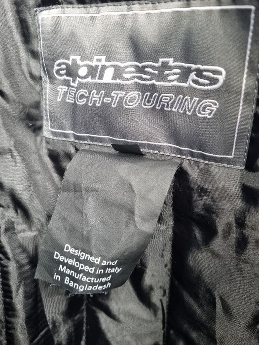 Мото яке, дънки и каска