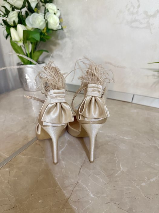 Pantofi elegante cu pene marime 38
