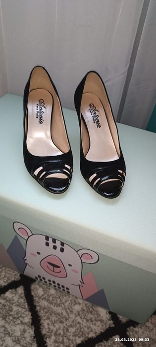 Sandalele damă din piele naturala