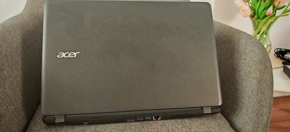 Laptop Acer Aspire ES 15, i3 gen 6 15.6” FHD, 8GB DDR4, 512GB HDD baterie 5-7 ore ca nou / dezmembrez