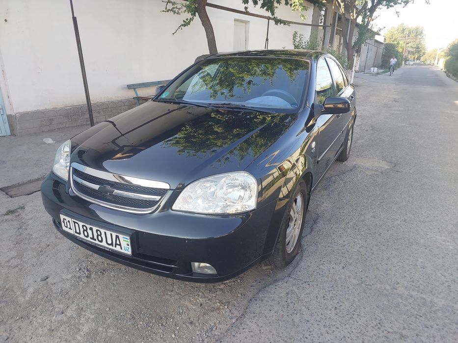 Lacetti 1.8 sotiladi