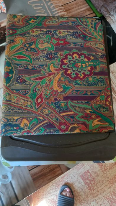 Продавам  2 кожени албума и 1 луксозен  класьор