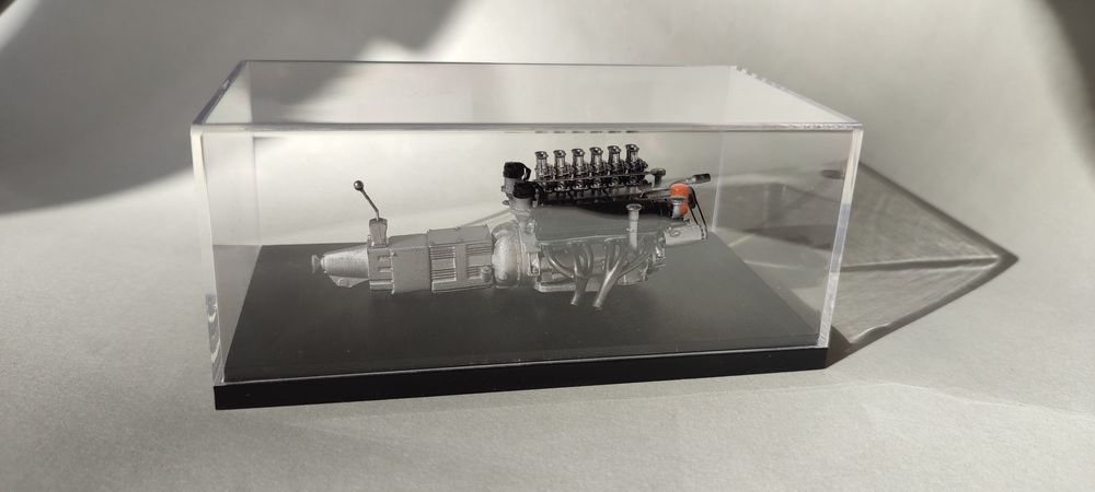 1:18 Ferrari 250 GTO двигател