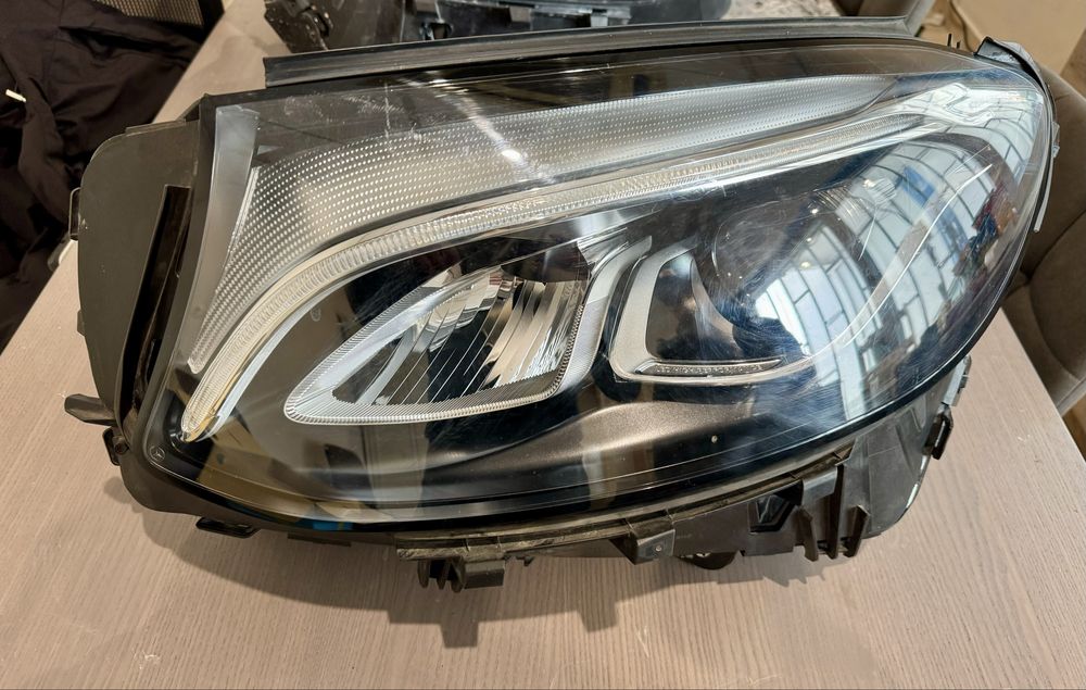 Продавам оригинални LED фарове за Mercedes GLC X253 C253