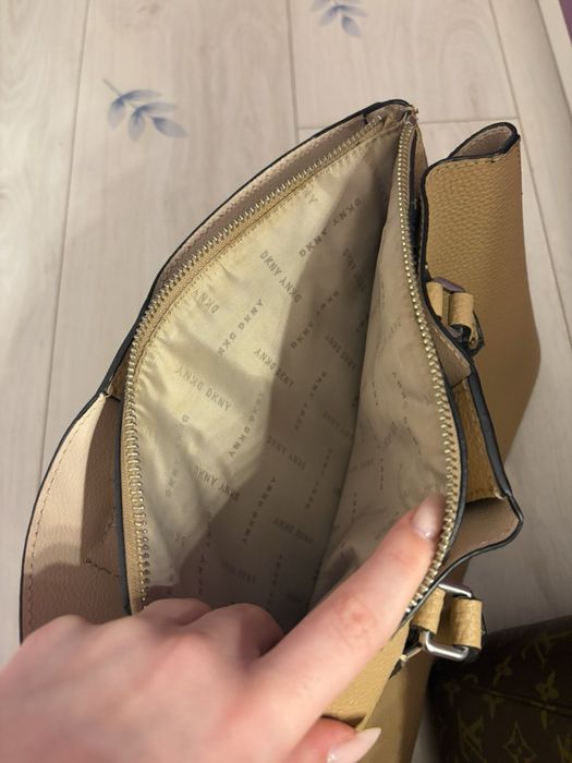 Дамска чанта DKNY - Noho-Md Trple Compt