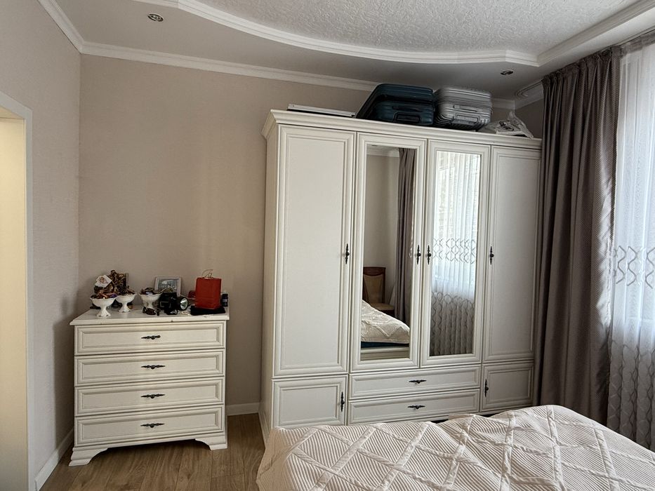 Продам спальный гарнитур