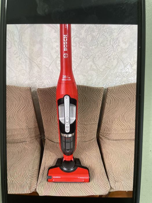 Продам пылесос вертикальныйBosch