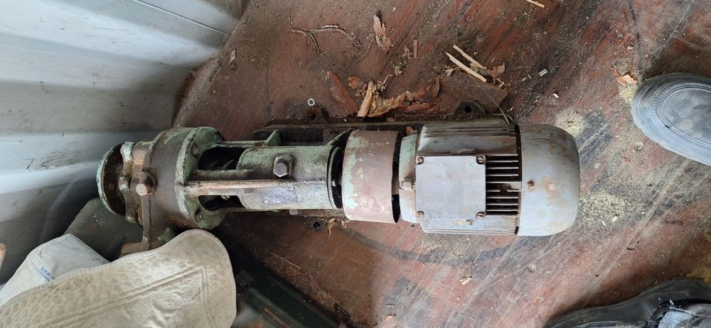 Продам двигатель с помпой