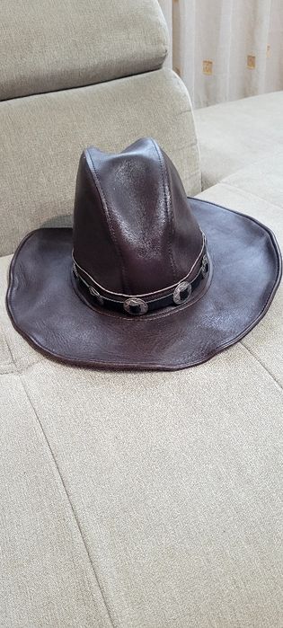 „Pălărie cowboy din piele naturală, stare foarte bună”