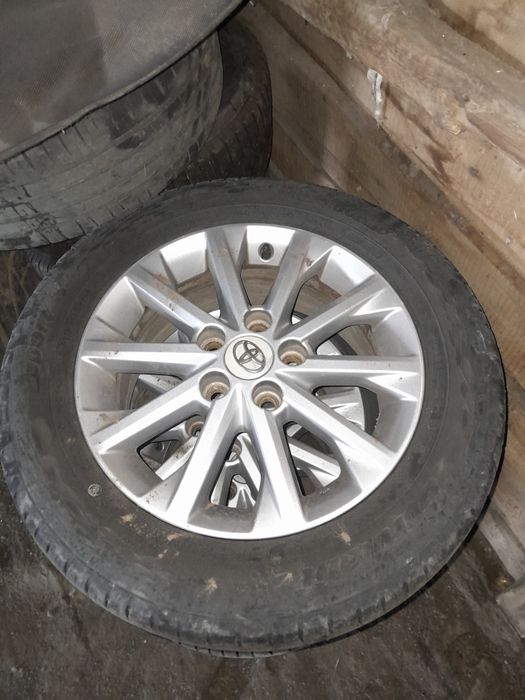 Продам диски с резиной на тайоту камри