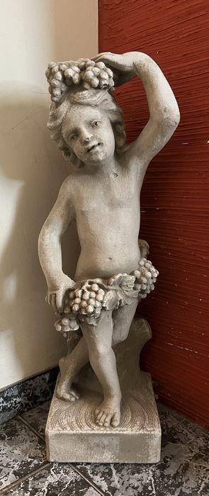 Градинска фигура статуя паметнк момче момиче грозде Бакхус Дионисий