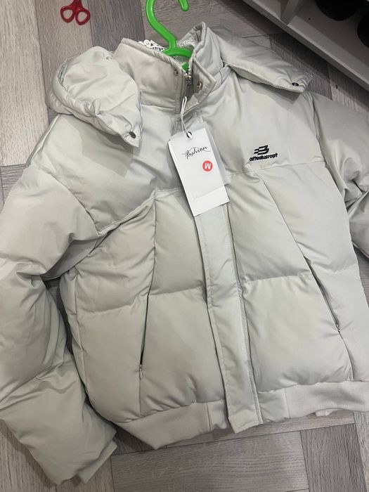 Стильная зимняя куртка (пуховик)