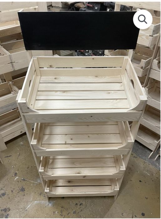 Дървен стелаж / етажерка от щайги с черна дъска за писане