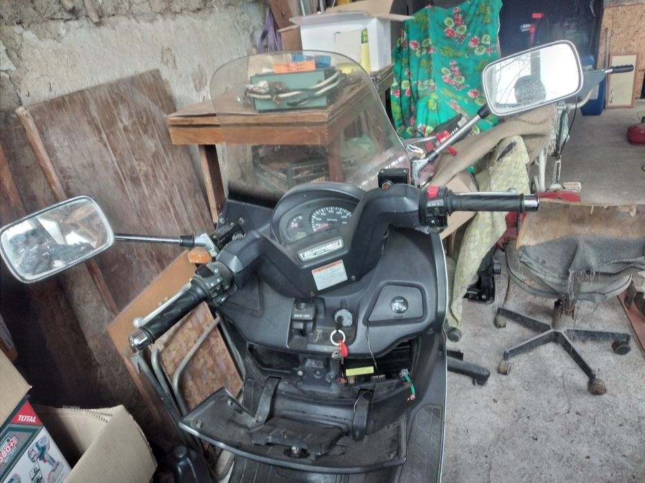 Продавам макси скутер Сузуки бъргман 400кубика във отлично състояние