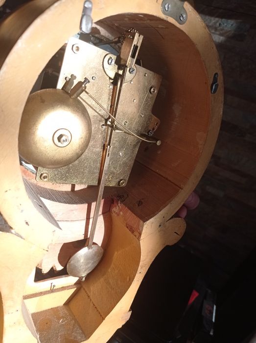 Pendul mecanic  de perete și telefon cu disc