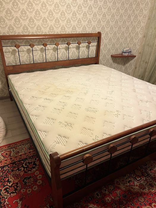 Продам кровать с матрасом