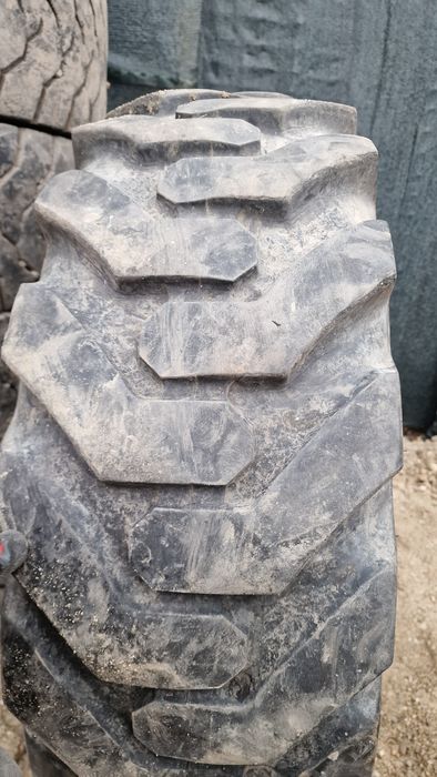 Anvelopă buldo 12.5/80-18 marca BKT, 12 ply