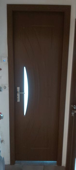 Usi de interior în stare perfecta