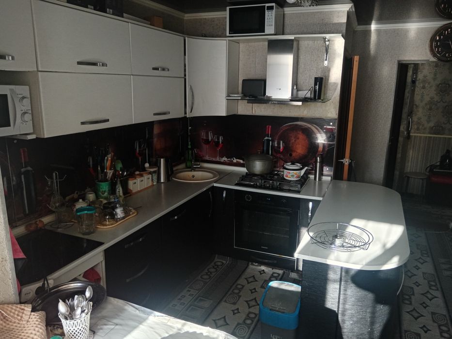 Кухонный гарнитур + кухонный уголок