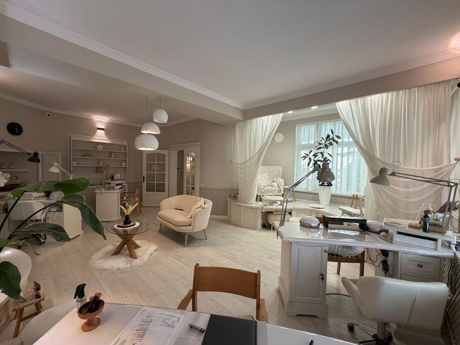 Salon manichiura de inchiriat
