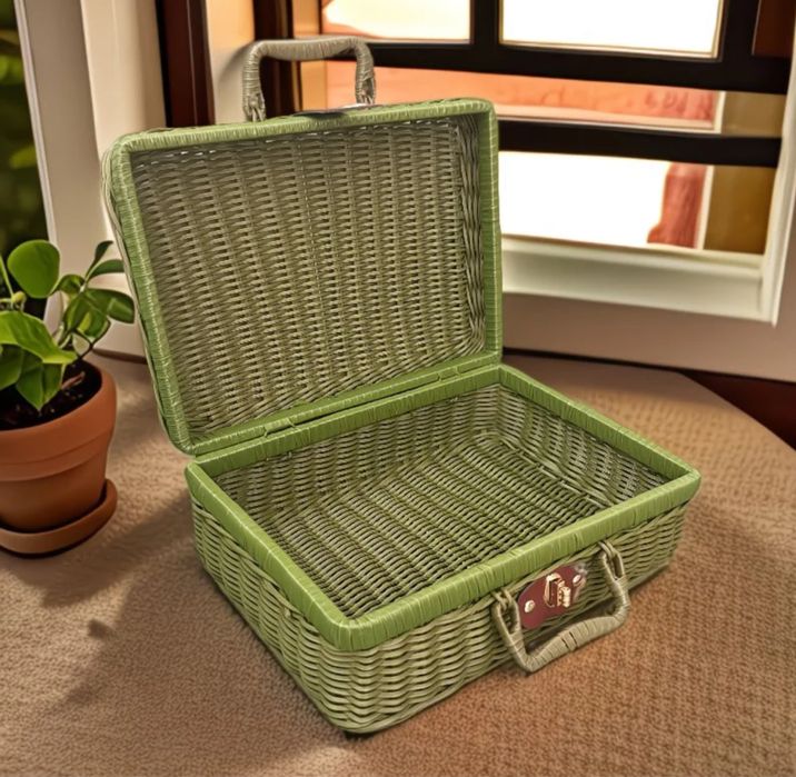 Плетеный чемоданчик