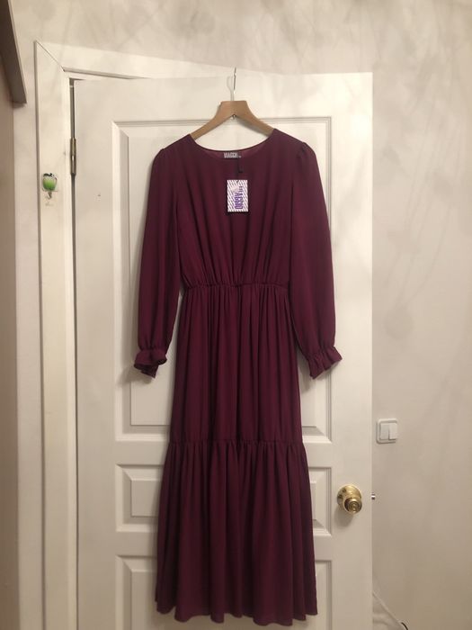 новые платья с этикетками