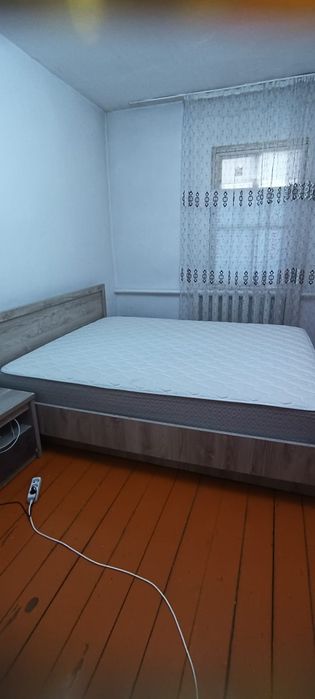 Двуспальная кровать с тумбами