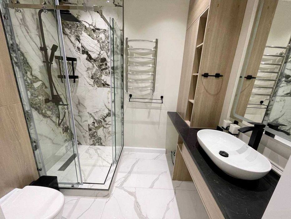 Сдается новая квартира в ЖК Акай Сити! 
Новый ремонт 3х комнатная!