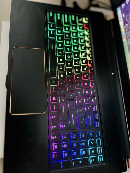 MSI GS75 Stealth 9SF 17.3” + 32GB RAM + 9th i7 + RTX2070 8GB