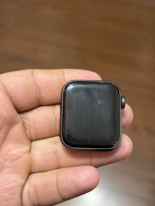 Продаются Apple Watch SE
