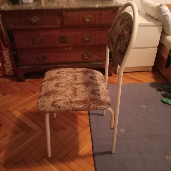 Универсален стол с мека седалка и облегалка