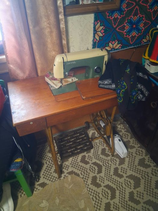 Vând mașină de cusut Ileana