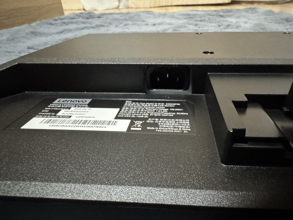 Vand monitor Lenovo Legion R24S