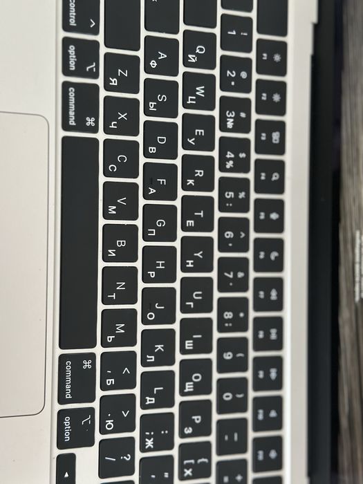 Продаю Apple MacBook Air 13 (2022)